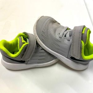 Nike toddler/baby sneakers. Good condition. Size 5. Gray/white/lime green